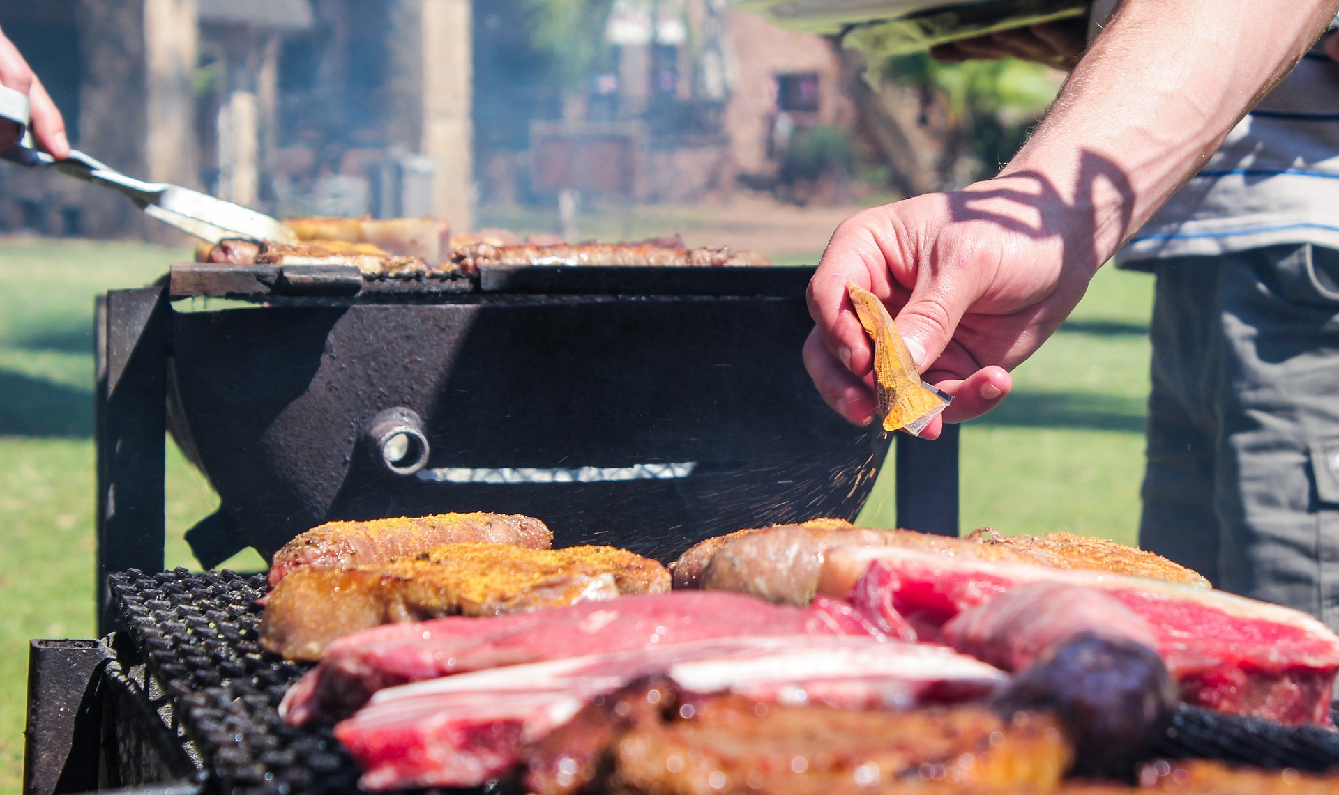 Easy Ways To Have A Backyard Barbecue Without Starting A Fire